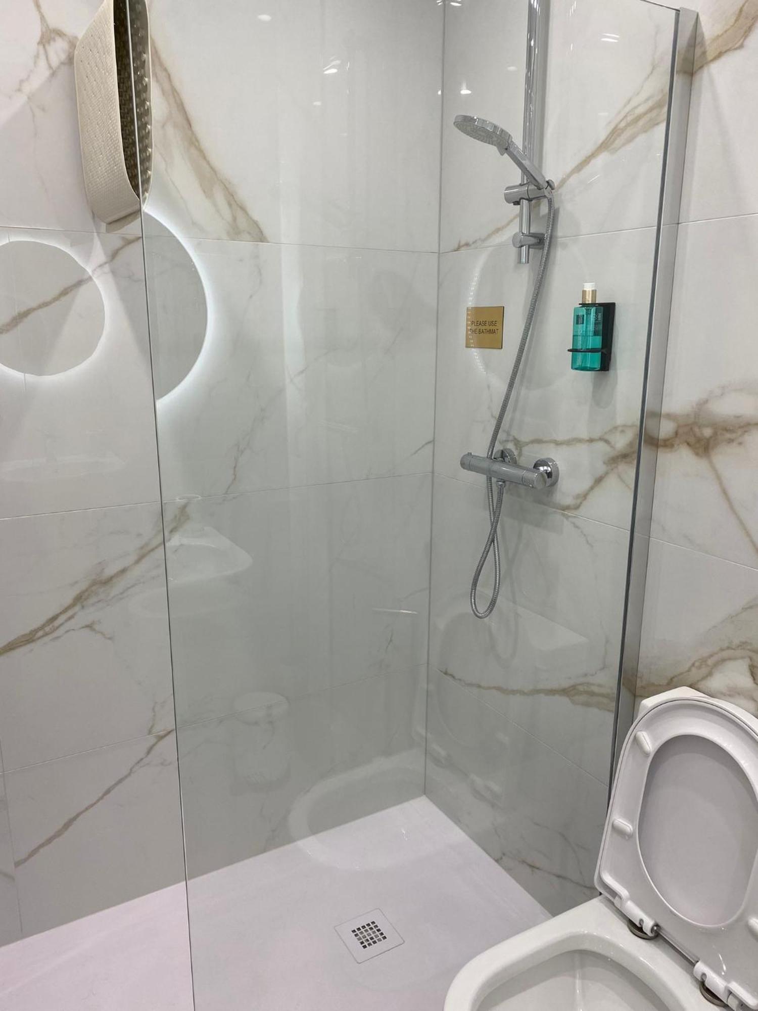 53 Luxury Accommodation Maynooth Bilik gambar